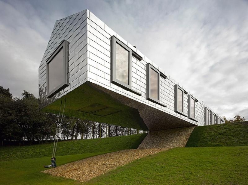 18 stunning and frightening houses