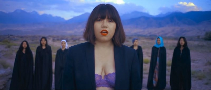19-year-old Kyrgyz woman sang in a bra: the girl is threatened with reprisals for "shaming the country"