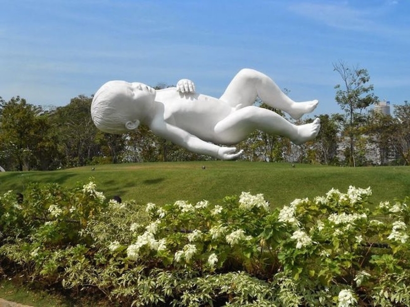 20 sculptures defying gravity