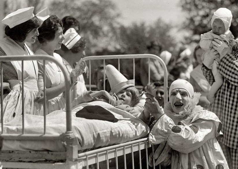 20 weird and Ridiculous Halloween costumes from old photos