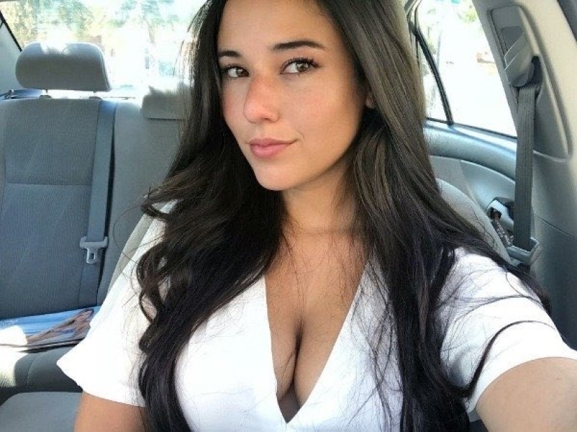 22 photos of girls with whom it is not scary to be in the passenger seat