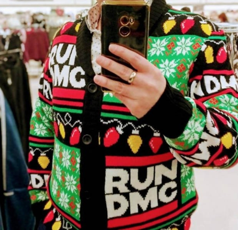 24 ridiculous sweaters that mock Christmas