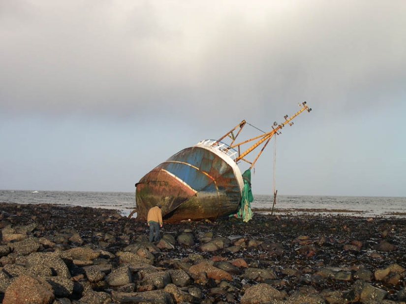 25 abandoned ships from around the world