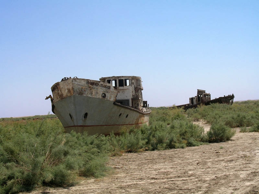 25 abandoned ships from around the world