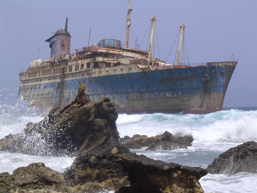 25 barcos abandonados de todo el mundo