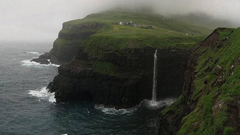 25 most beautiful places where no one will disturb you