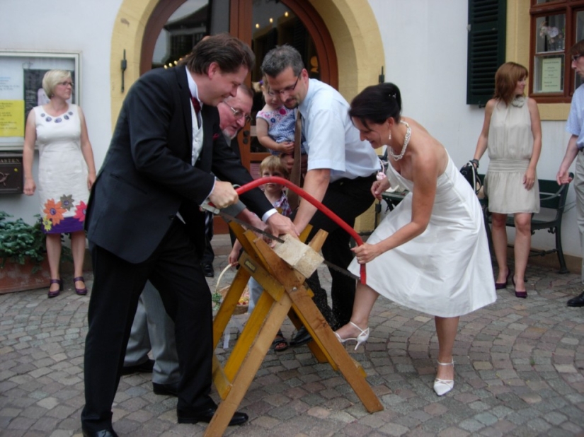 25 surprisingly strange wedding traditions from around the world