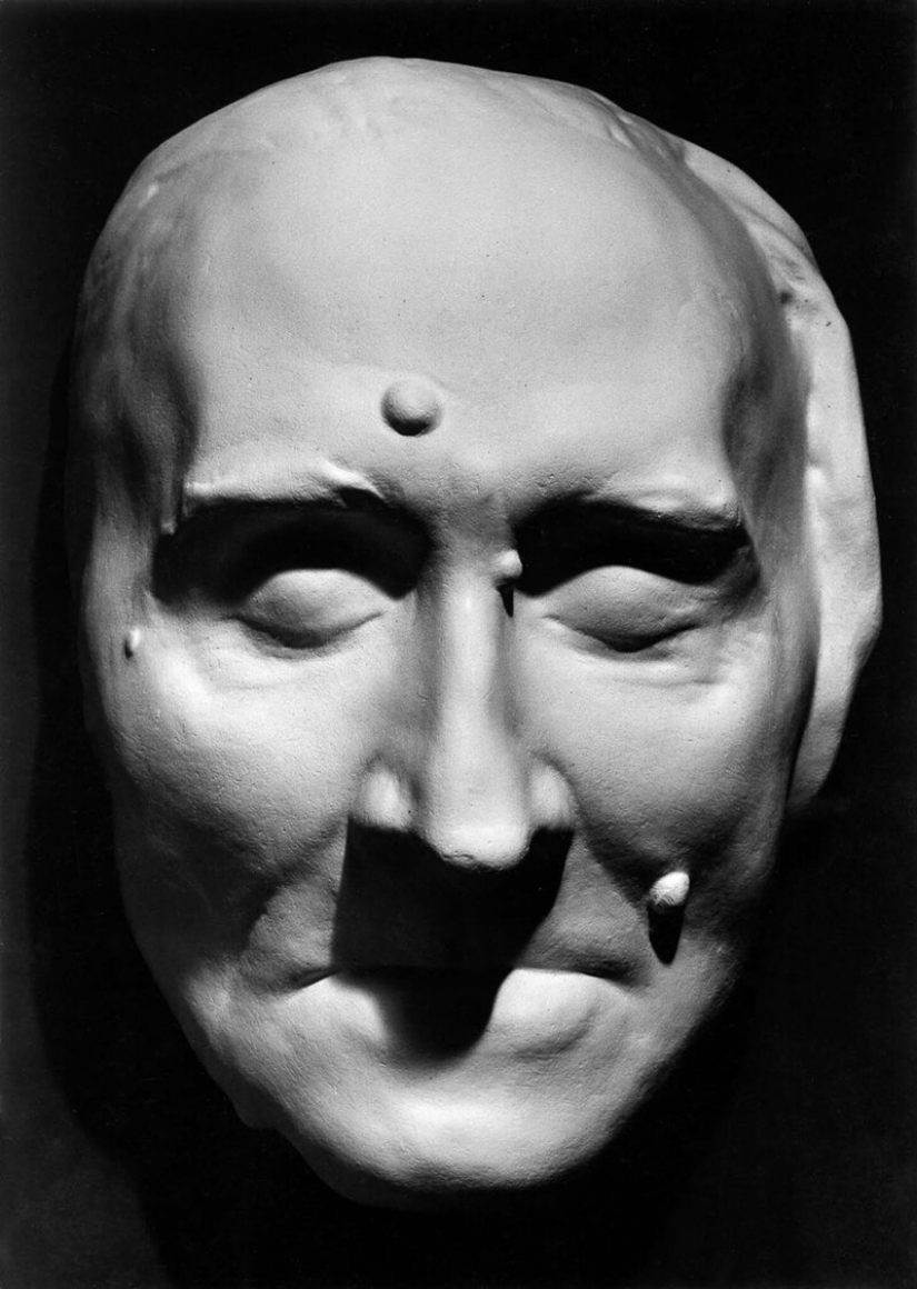 26 la muerte de las máscaras de los famosos personajes históricos