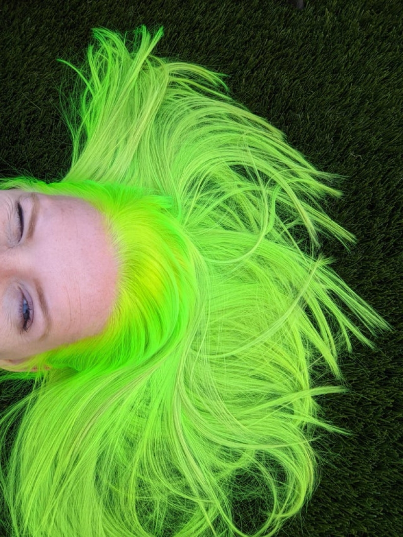 27 fotos de chicas que se aventuraron a teñir el cabello brillante