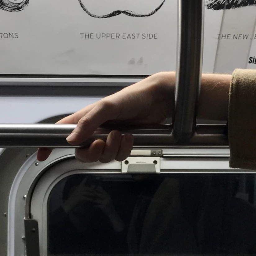 27 imágenes atmosféricas de Instagram dedicadas a las manos de los pasajeros del metro de Nueva York