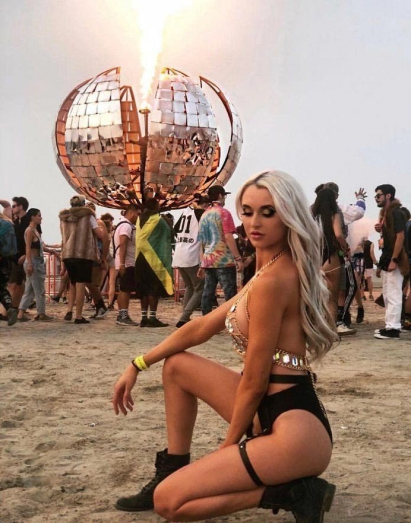 30 fotos de chicas calientes del festival de luz y fuego "Burning Man 2018"