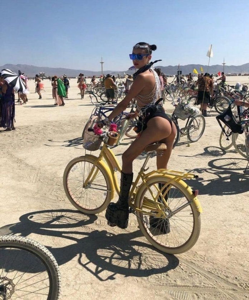 30 fotos de chicas calientes del festival de luz y fuego "Burning Man 2018"