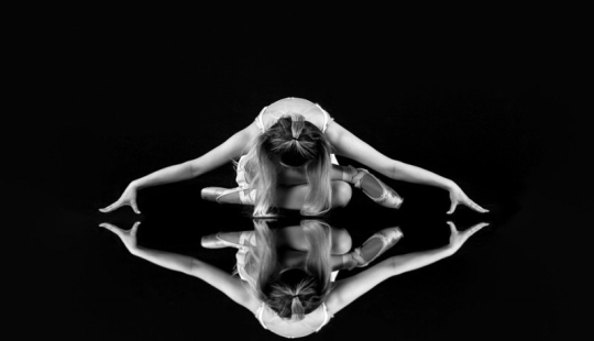 30 harmonious photos with perfect symmetry