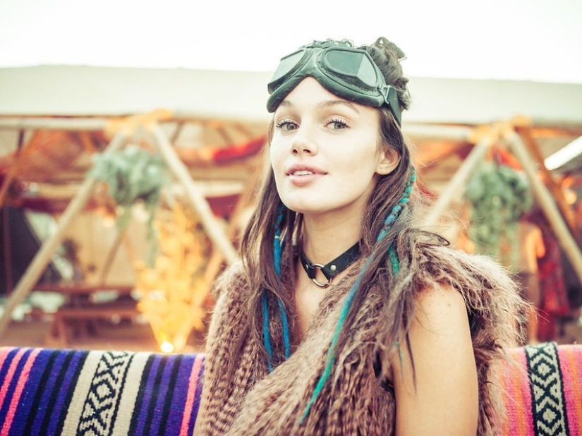 30 photos of hot girls from the festival of light and fire "Burning Man 2018"