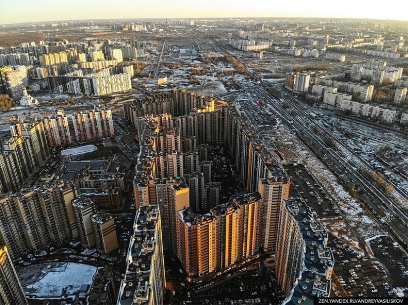 35 entradas, 3708 apartamentos: cómo se ve el gigante man-maker en San Petersburgo