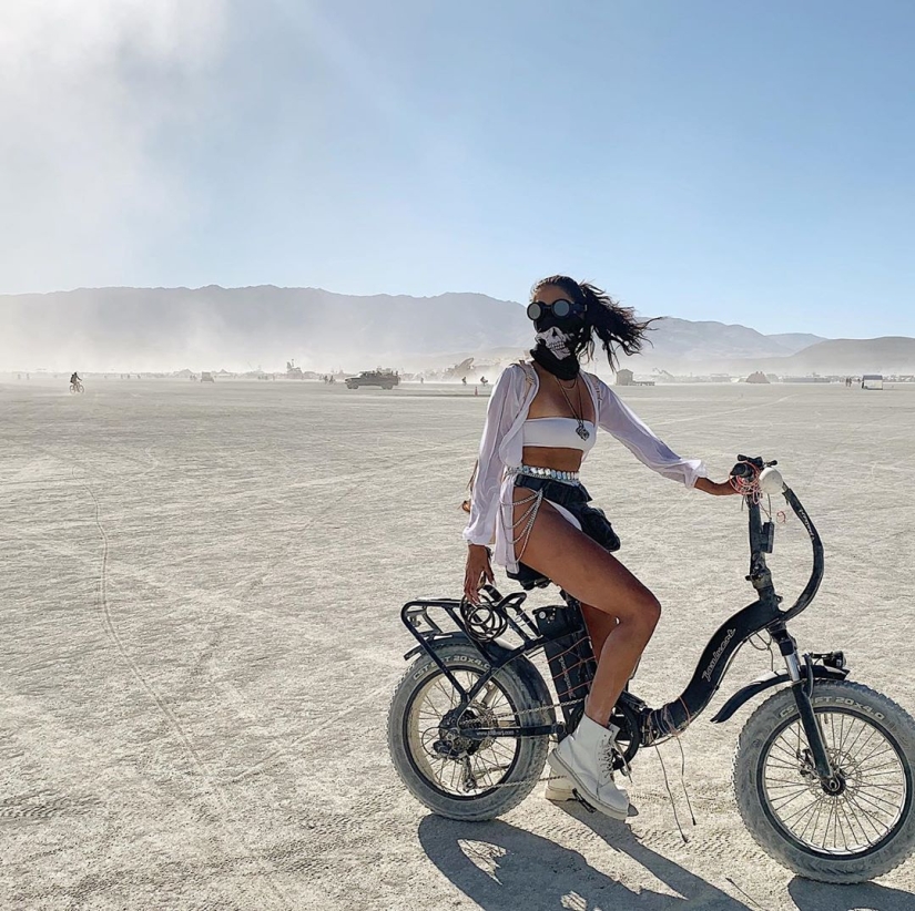 35 photos of hot girls from the equally hot Burning Man festival-2019