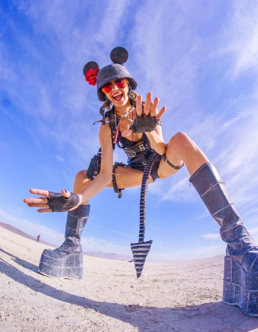 35 photos of hot girls from the equally hot Burning Man festival-2019