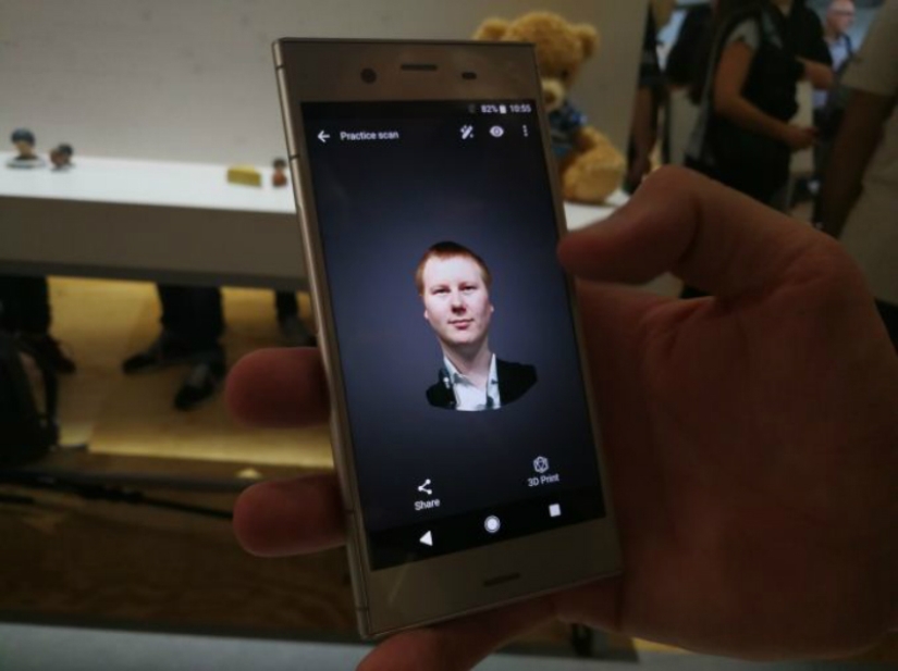3D technology in your pocket: the first smartphone with which you can take 3D selfies and avatars