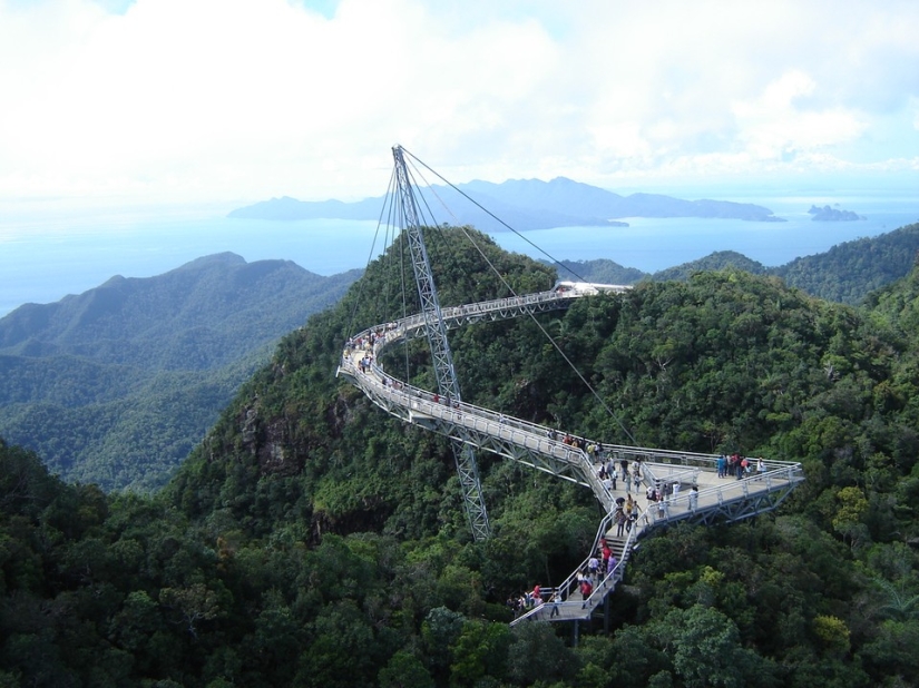 5 unique pedestrian bridges that you will want to walk on again and again