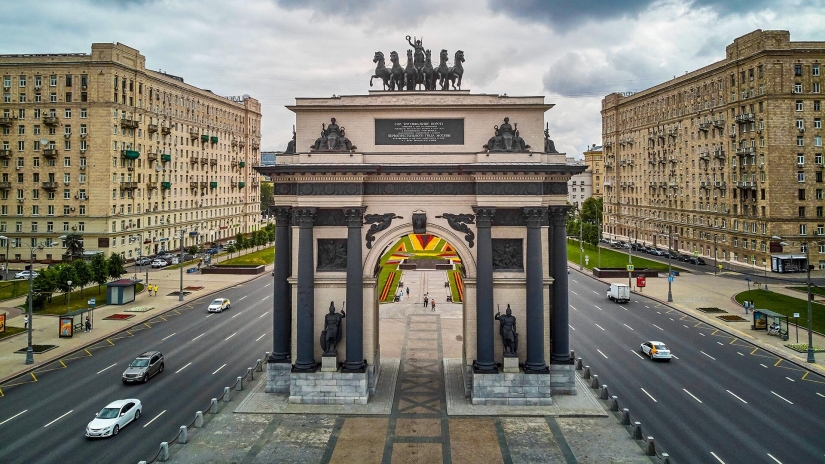 6 magnificent triumphal arches of Russia