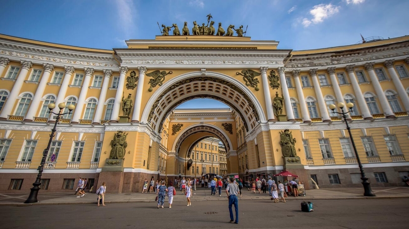 6 magnificent triumphal arches of Russia