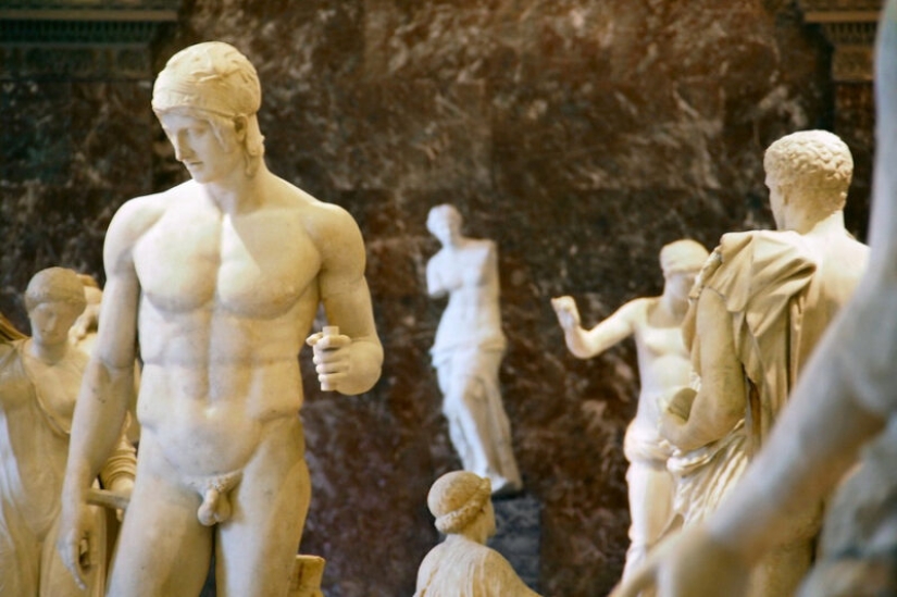 6 razones por las que las estatuas antiguas tienen penes tan pequeños