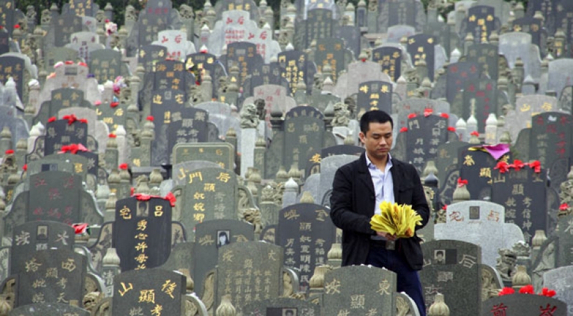 6 sad facts about funerals in China: the place in a million, rental graves and fashion for cremation