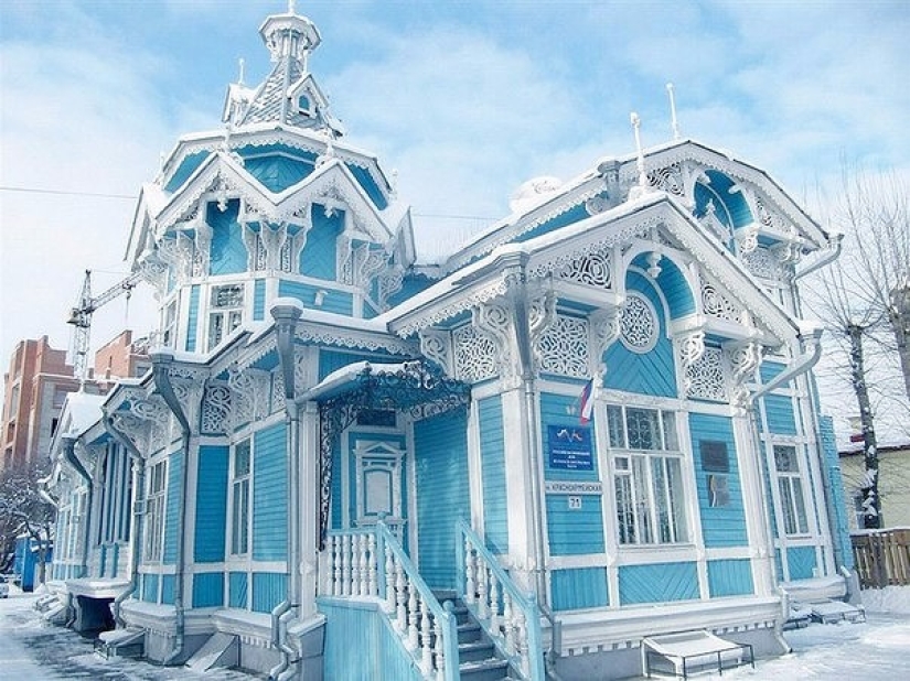 8 Amazing Buildings Deep in Russia
