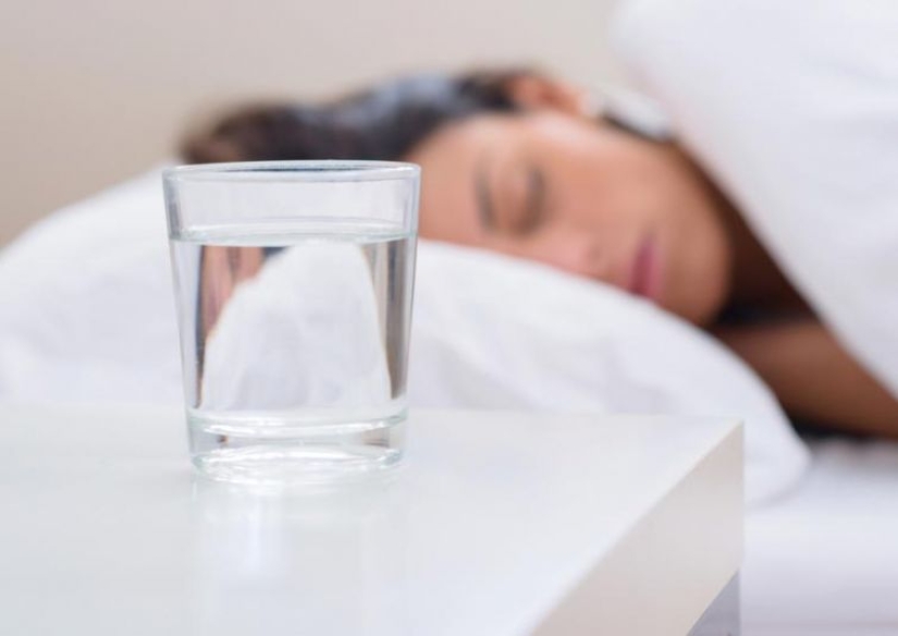 8 consejos efectivos que te ayudarán a aprender a beber más agua