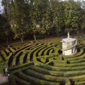 9 most unusual hedge mazes in the world that you need to walk through at least once in your life