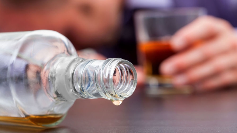9 signs that a person close to you is an alcoholic
