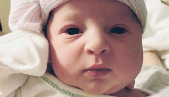 A 26-year-old woman gave birth to a baby conceived a quarter of a century ago