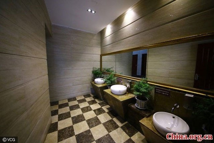 A 5-star public toilet has been opened in a Chinese city