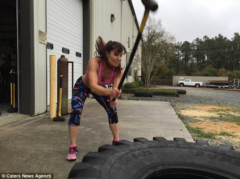 A 50-year-old farmer with her magnificent figure will make you get up from the sofa and take up a healthy lifestyle