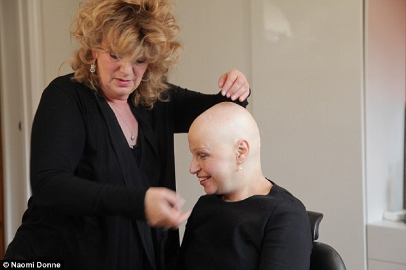 A British woman dying of cancer had a beautiful make-up and shooting done a couple of weeks before her death