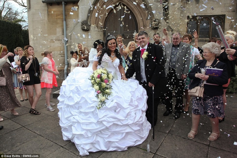 A British woman got married in an immense dress that weighs 63 kilograms