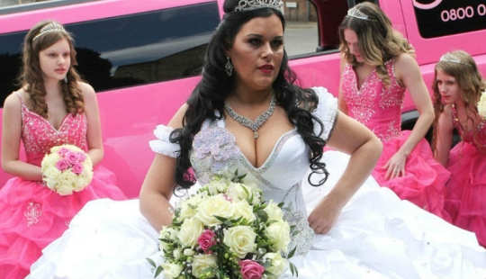 A British woman got married in an immense dress that weighs 63 kilograms