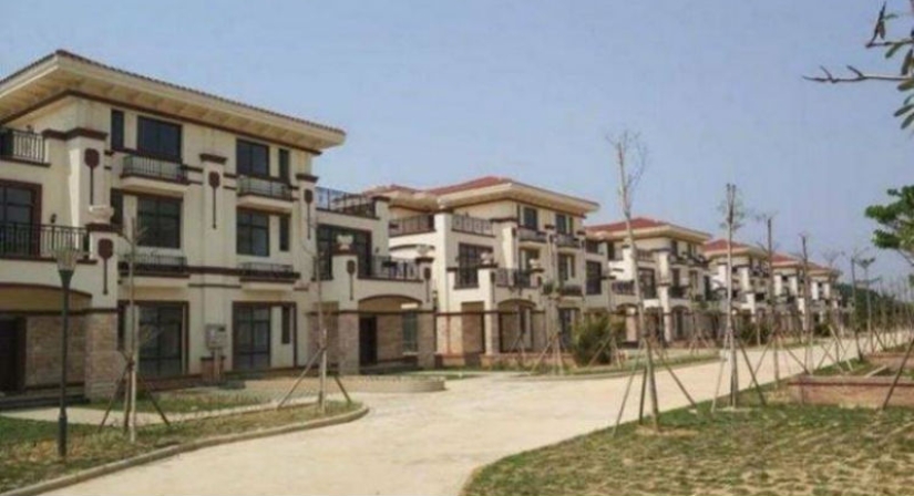 A Chinese billionaire built 258 luxury villas as a gift to his fellow villagers, but no one lives there because of greed