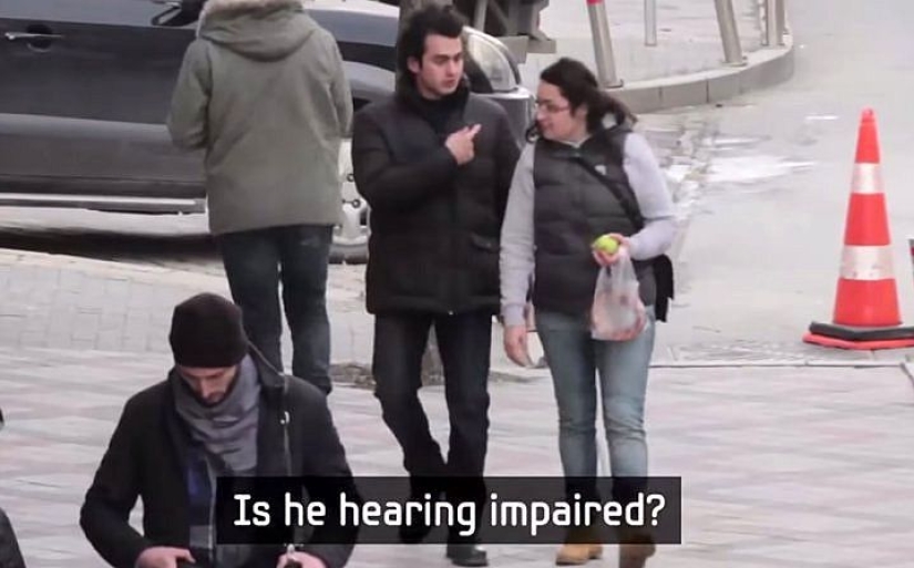 A deaf guy was moved to tears after learning that residents of his neighborhood had learned sign language to talk to him