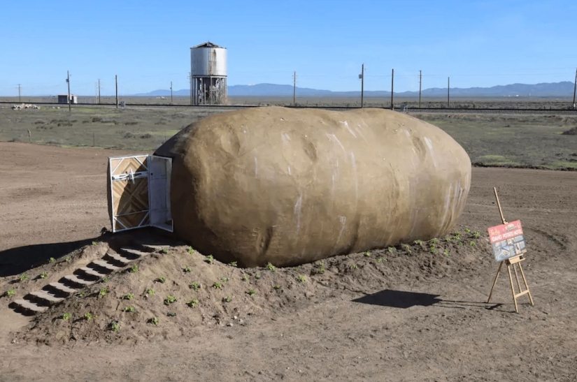 A giant "potato" that was turned into a mini-hotel