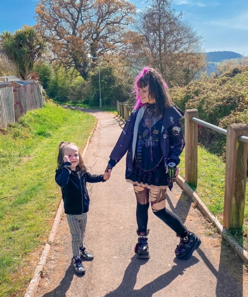 A goth mother is a princess for children: a British woman faced trolling because of her style