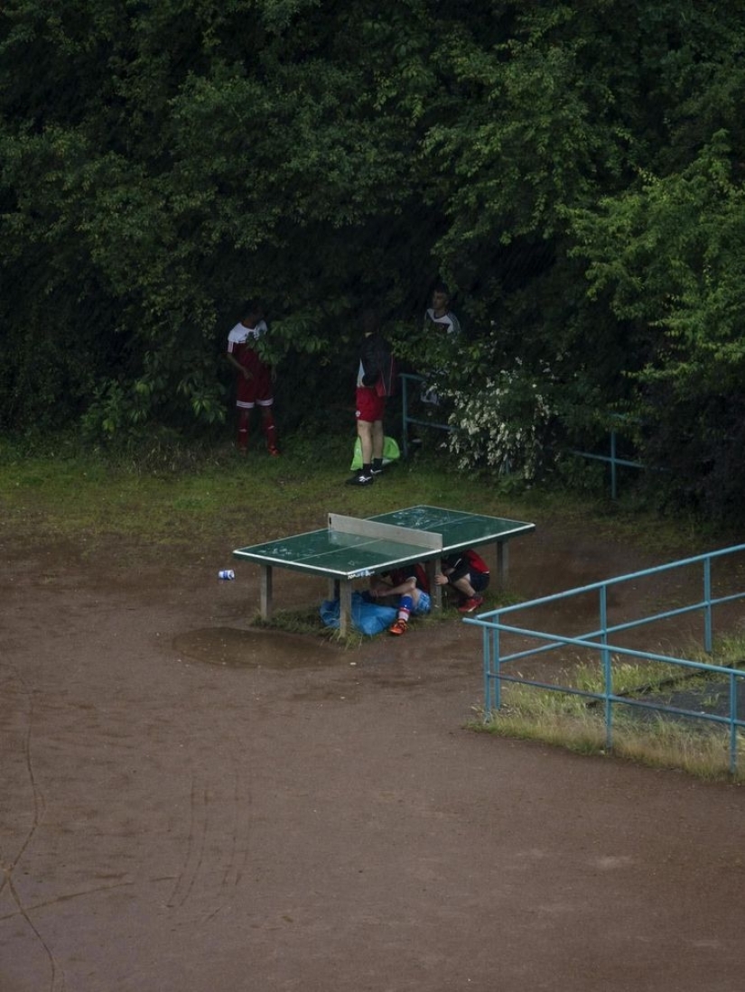 A Japanese man has been photographing a tennis table for five years, and people don't need it for ping-pong at all