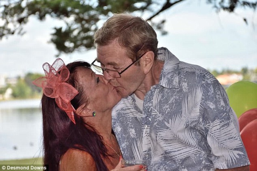 A man with Alzheimer's proposed to his wife, forgetting that they had been married for more than 30 years