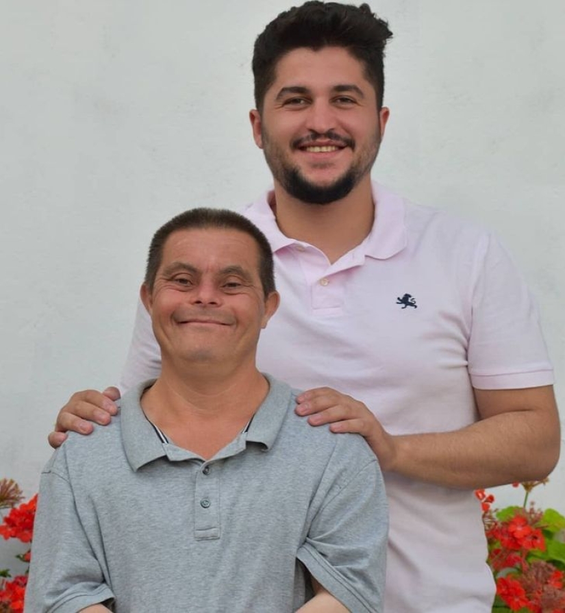 A man with Down syndrome became a father and is now proud of his doctor son