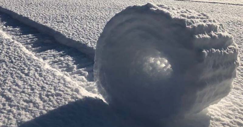 A rare natural phenomenon was observed on the field in the UK — snow rolls