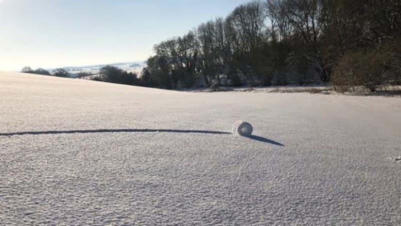 A rare natural phenomenon was observed on the field in the UK — snow rolls