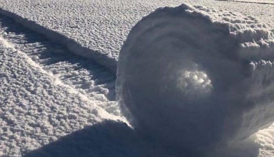 A rare natural phenomenon was observed on the field in the UK — snow rolls