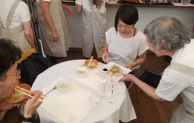 A restaurant has opened in Tokyo, where you are guaranteed to get your order mixed up