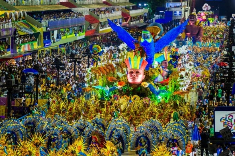 A riot of colors and emotions: the annual carnival has started in Rio de Janeiro