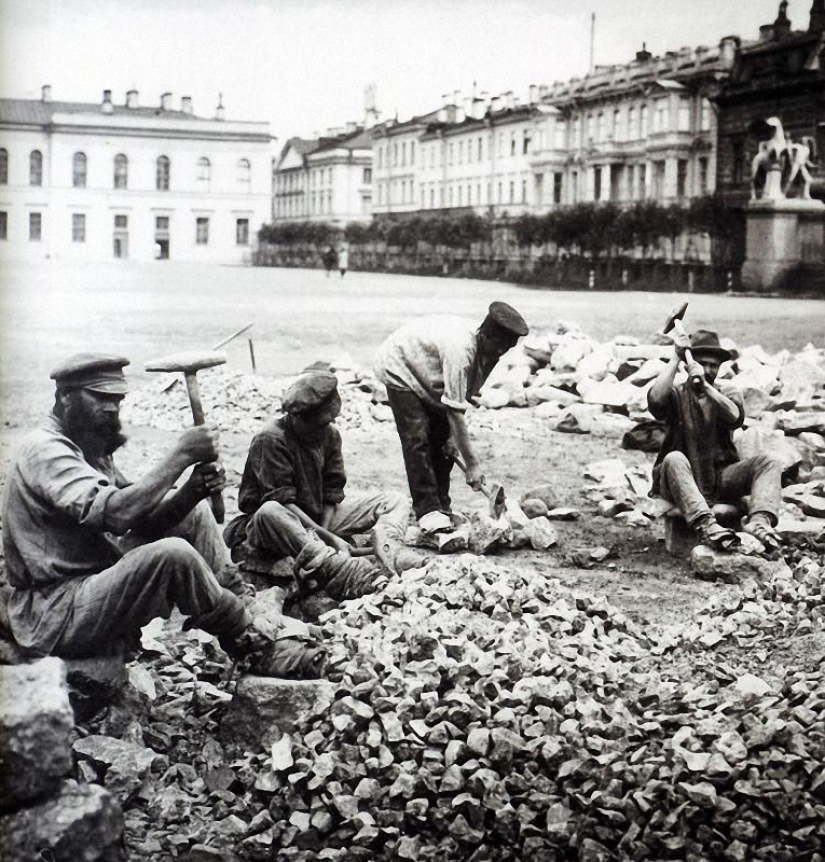 A selection of old photos of St. Petersburg